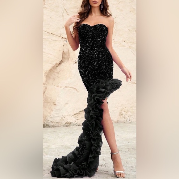 Strapless Absolutely Gorgeous Black Formal/Special Event Dress. - Picture 2 of 5